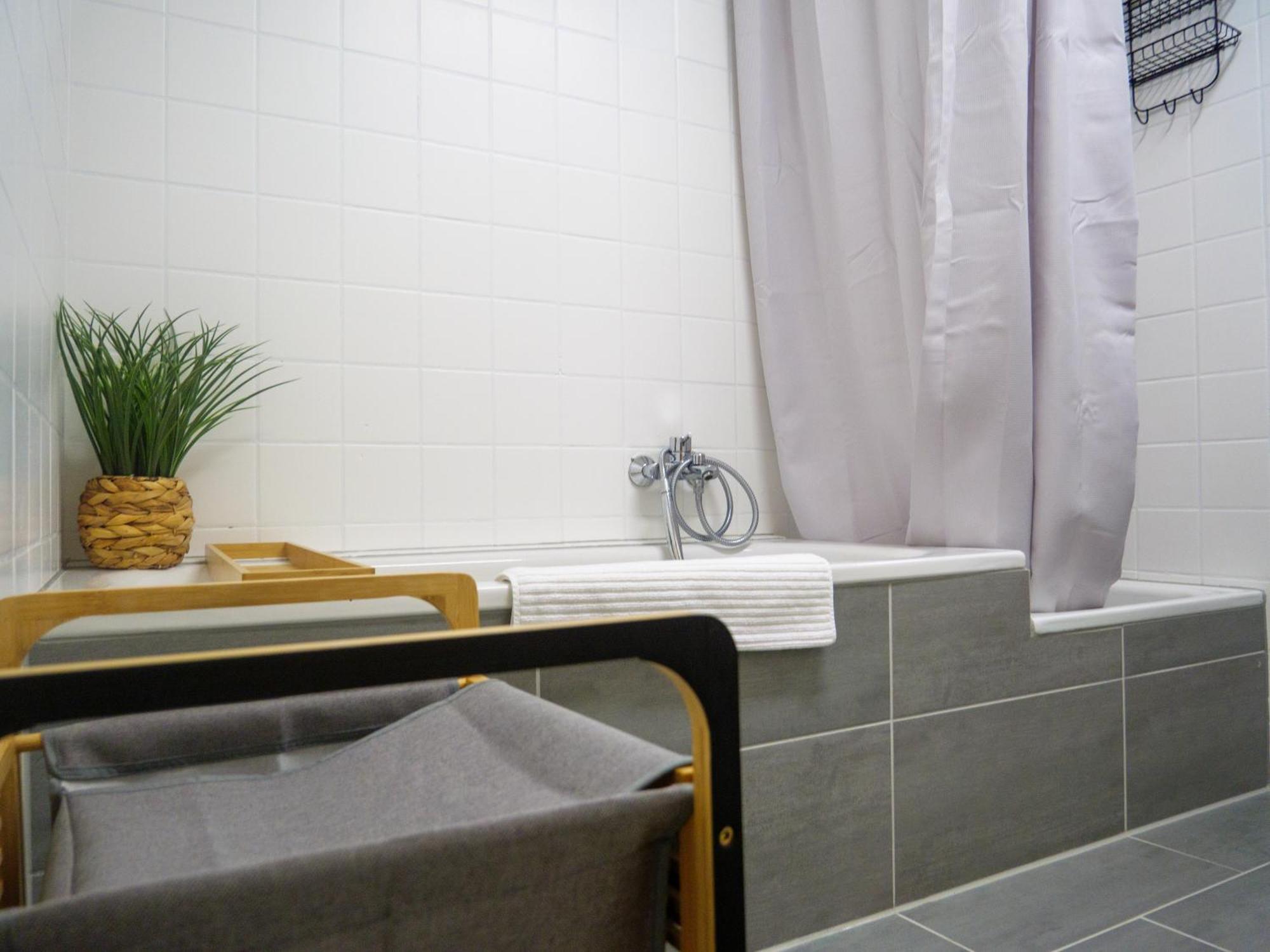 Amao-Brown I Exklusives City-Apartment I 85Qm I Privatparkplatz & Komfort I King-Size Bed Lahr  Eksteriør billede